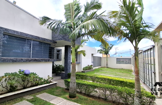 Casa con Amplio Terreno ubicada en El Carmen de Guadalupe